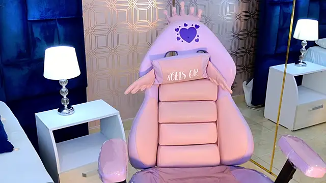 Snapshot of Becca_Grims chatting on November 29, 3:42 am Becca Grims online show from November 29, 3:42 am