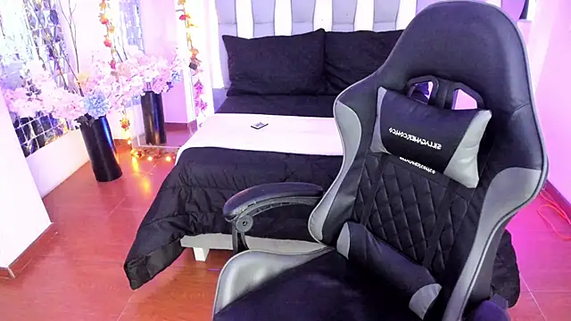 Adaara Rey online show from December 13, 7:53 pm