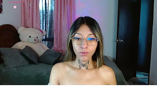 Hoolly Jones online show from January 13, 4:01 pm