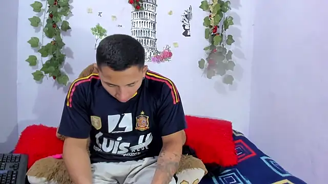 NataliaAndJulliam online show from February 12, 5:02 am