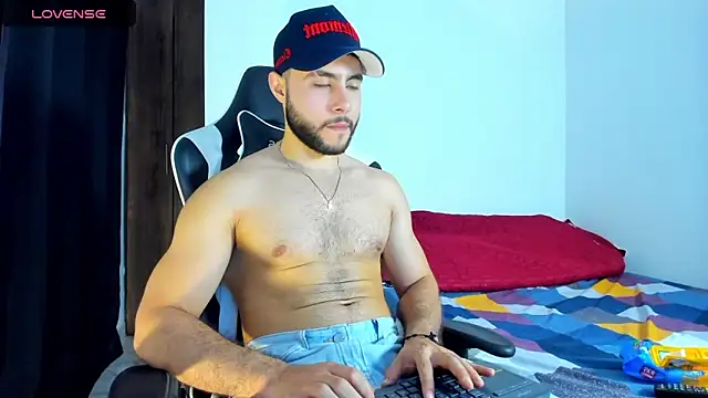 Snapshot of bryan_mugn chatting on September 14, 2:33 am bryan mugn online show from September 14, 2:33 am