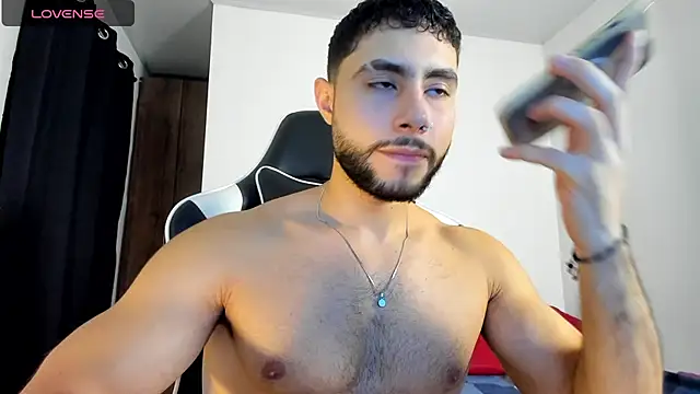 Snapshot of bryan_mugn chatting on November 8, 3:39 am bryan mugn online show from November 8, 3:39 am