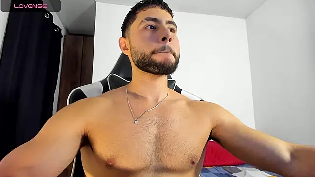 Snapshot of bryan_mugn chatting on November 9, 2:32 am bryan mugn online show from November 9, 2:32 am