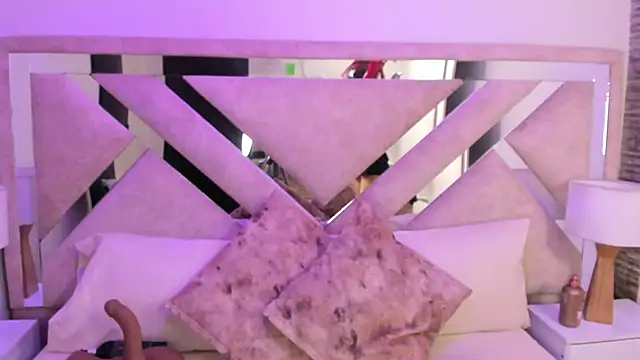 Snapshot of ximena_vasquez8 chatting on December 14, 1:22 am ximena vasquez8 online show from December 14, 1:22 am