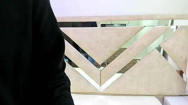 Snapshot of ximena_vasquez8 chatting on December 19, 4:08 am ximena vasquez8 online show from December 19, 4:08 am