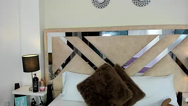 Snapshot of ximena_vasquez8 chatting on February 6, 3:33 am ximena vasquez8 online show from February 6, 3:33 am