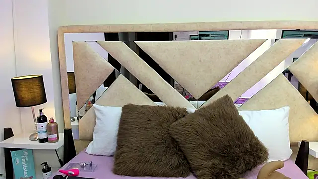 Snapshot of ximena_vasquez8 chatting on March 1, 3:08 am ximena vasquez8 online show from March 1, 3:08 am