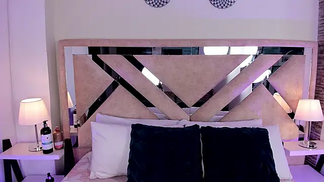 Snapshot of ximena_vasquez8 chatting on March 7, 3:03 am ximena vasquez8 online show from March 7, 3:03 am