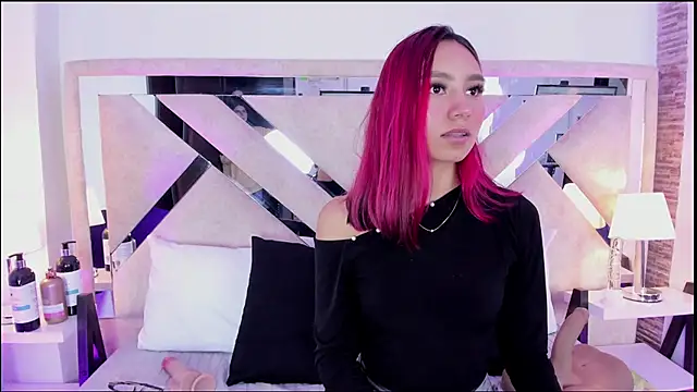 Snapshot of ximena_vasquez8 chatting on March 8, 2:04 am ximena vasquez8 online show from March 8, 2:04 am