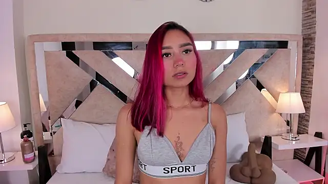 Snapshot of ximena_vasquez8 chatting on March 13, 3:24 am ximena vasquez8 online show from March 13, 3:24 am