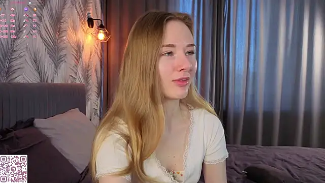 Snapshot of ElvinaRose chatting on May 9, 4:39 am ElvinaRose online show from May 9, 4:39 am