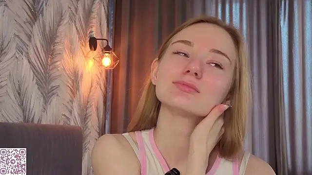 Snapshot of ElvinaRose chatting on May 15, 4:30 am ElvinaRose online show from May 15, 4:30 am