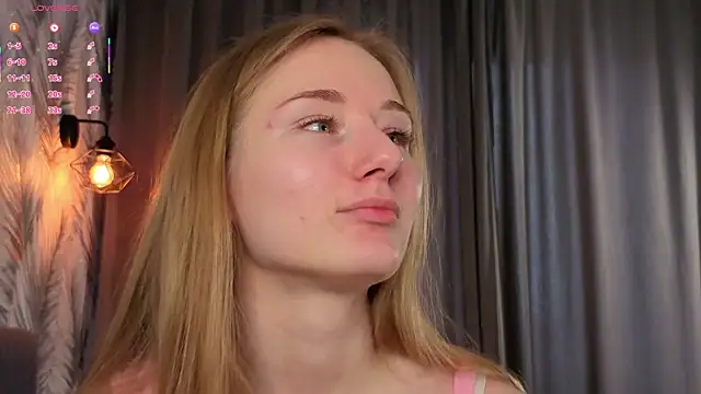Snapshot of ElvinaRose chatting on July 17, 10:22 am ElvinaRose online show from July 17, 10:22 am