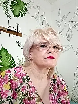 Catty Lady online show from June 7, 7:39 pm