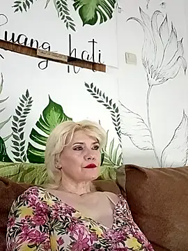 Catty Lady online show from June 17, 6:31 pm