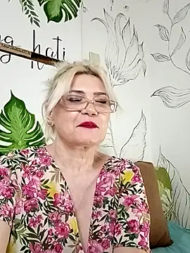 Catty Lady online show from July 8, 7:07 pm
