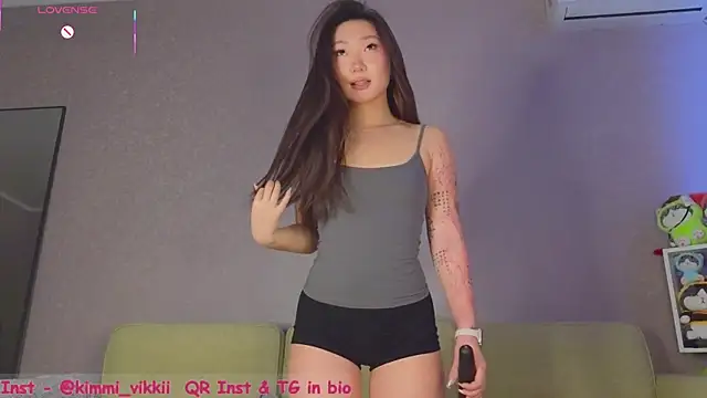 Snapshot of SooCutie chatting on April 25, 7:33 am SooCutie online show from April 25, 7:33 am