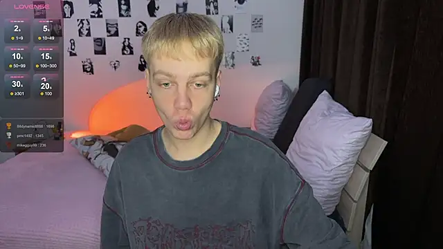 Snapshot of olivertasty chatting on October 27, 6:17 am olivertasty online show from October 27, 6:17 am