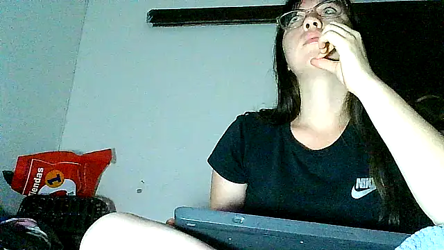 Snapshot of lareinalareinadelanal chatting on October 23, 9:41 am lareinalareinadelanal online show from October 23, 9:41 am