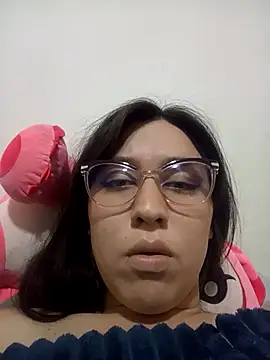 Snapshot of lareinalareinadelanal chatting on November 17, 2:06 am lareinalareinadelanal online show from November 17, 2:06 am