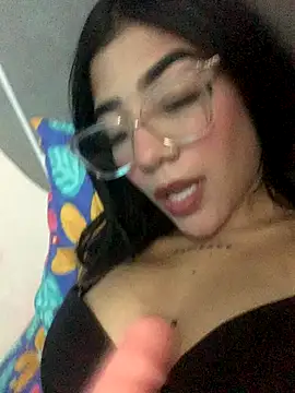 Snapshot of ElaRose_12 chatting on November 5, 7:03 pm ElaRose 12 online show from November 5, 7:03 pm