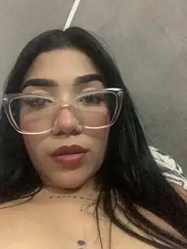 Snapshot of ElaRose_12 chatting on November 7, 6:19 pm ElaRose 12 online show from November 7, 6:19 pm