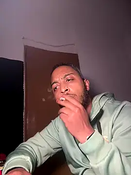 Snapshot of Minidemonkush chatting on December 21, 3:24 am Minidemonkush online show from December 21, 3:24 am