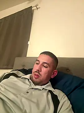 Snapshot of himNIGuys chatting on October 24, 3:47 am himNIGuys online show from October 24, 3:47 am