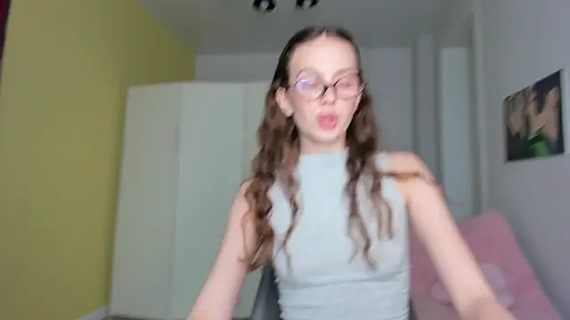 Snapshot of roxxxy_10 chatting on November 13, 3:05 am roxxxy 10 online show from November 13, 3:05 am