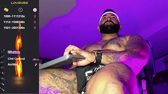 Max-prada online show from June 2, 2:35 am