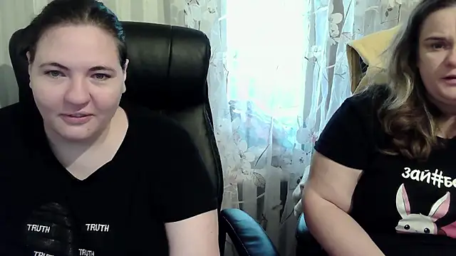 HollyXEva online show from October 5, 2:15 pm
