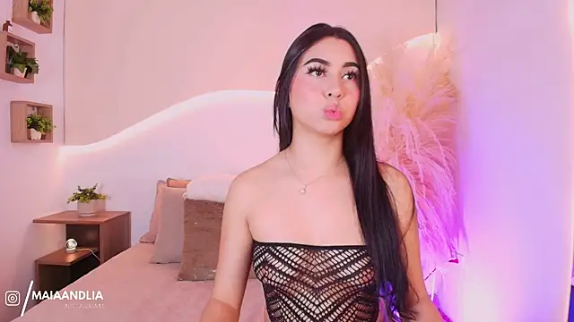 Snapshot of maia_lia_ chatting on September 19, 10:10 pm maia lia  online show from September 19, 10:10 pm