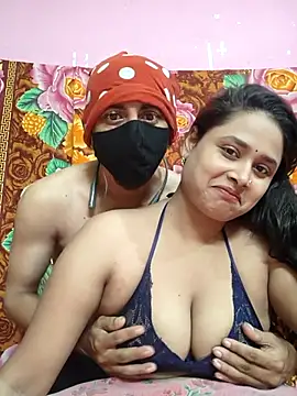 Snapshot of Seducing_couple chatting on June 16, 4:37 am Seducing couple online show from June 16, 4:37 am