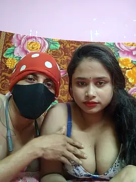 Snapshot of Seducing_couple chatting on July 1, 5:20 am Seducing couple online show from July 1, 5:20 am