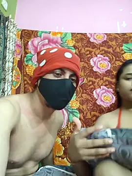 Snapshot of Seducing_couple chatting on July 13, 9:45 am Seducing couple online show from July 13, 9:45 am