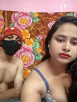 Snapshot of Seducing_couple chatting on July 18, 4:05 am Seducing couple online show from July 18, 4:05 am
