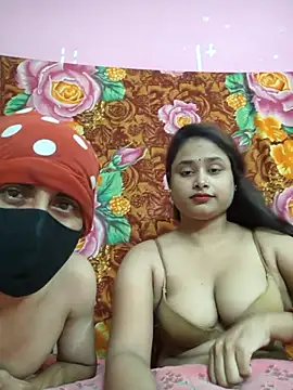 Snapshot of Seducing_couple chatting on August 2, 5:50 am Seducing couple online show from August 2, 5:50 am