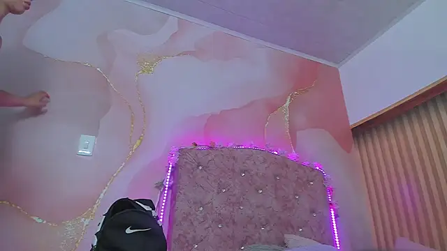 violet taylor  online show from December 17, 2:17 am