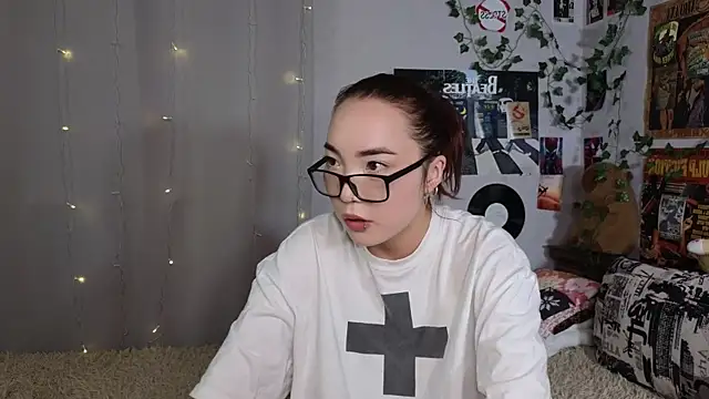 Snapshot of OdetteBiddy chatting on November 23, 8:08 pm OdetteBiddy online show from November 23, 8:08 pm