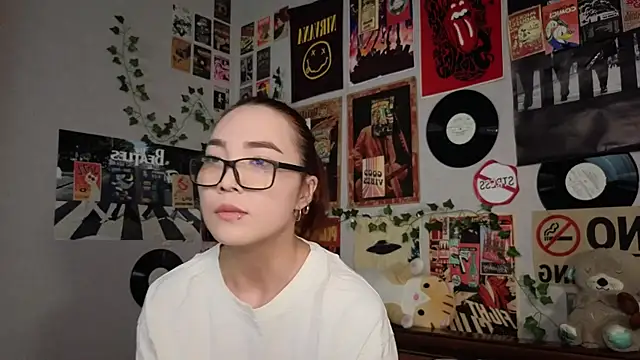 Snapshot of OdetteBiddy chatting on December 3, 8:18 pm OdetteBiddy online show from December 3, 8:18 pm