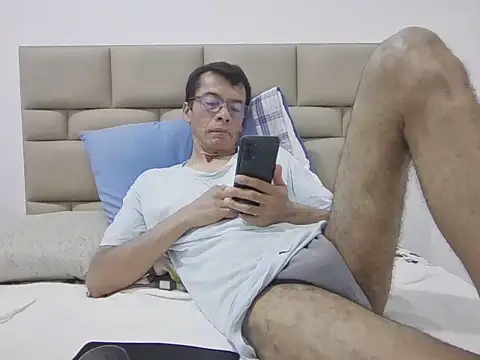 skinnylatino51 online show from September 15, 12:21 am