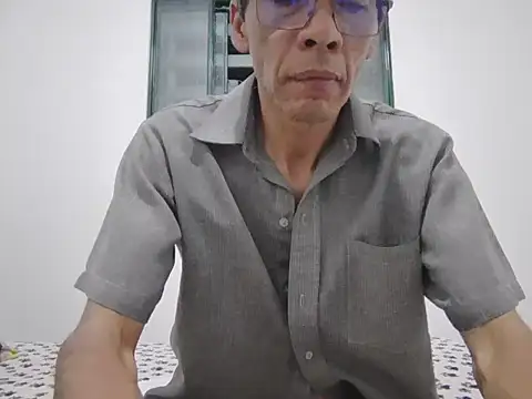 skinnylatino51 online show from September 23, 12:02 am