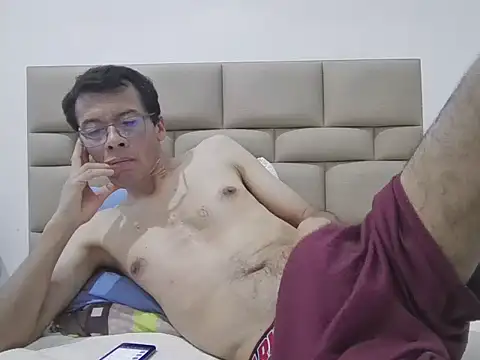 skinnylatino51 online show from March 8, 12:52 am