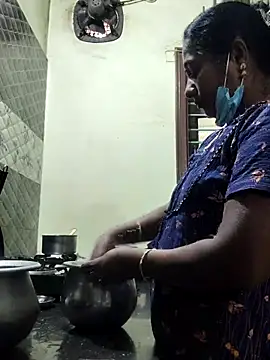 Snapshot of papukurty chatting on November 10, 3:16 am papukurty online show from November 10, 3:16 am