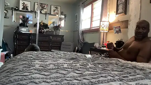 sexyred77713 online show from March 6, 7:10 pm