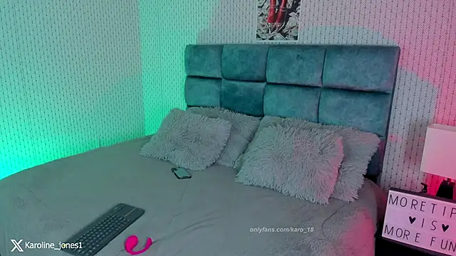 karoliine jones online show from December 15, 11:42 pm