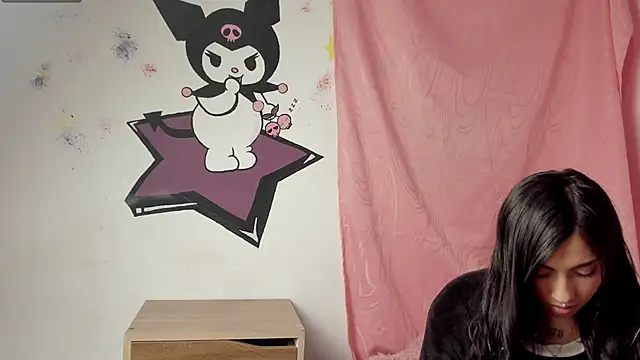 Snapshot of Alanaloiiss_ chatting on December 16, 4:39 am Alanaloiiss online show from December 16, 4:39 am