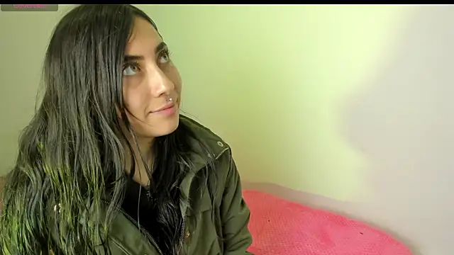 Snapshot of Alanaloiiss_ chatting on June 23, 8:40 pm Alanaloiiss online show from June 23, 8:40 pm