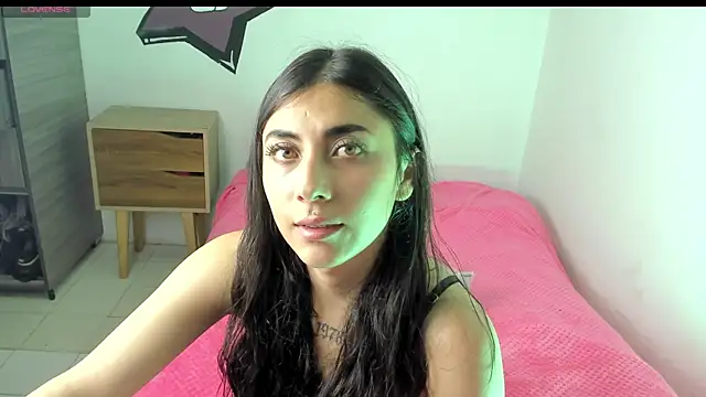Snapshot of Alanaloiiss_ chatting on June 24, 9:58 pm Alanaloiiss online show from June 24, 9:58 pm