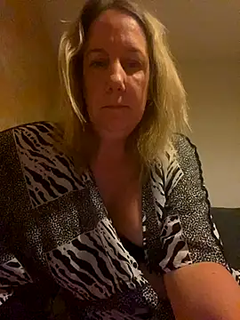 Snapshot of X-Victoria-X chatting on September 12, 4:12 am X-Victoria-X online show from September 12, 4:12 am